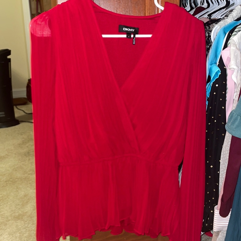 DKNY NWOT red surplice pleated top